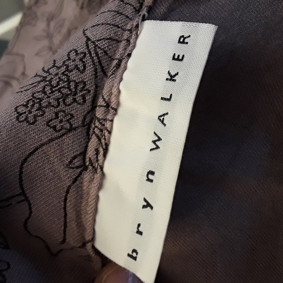 Chic Bryan Walker Top - Picture 8 of 9